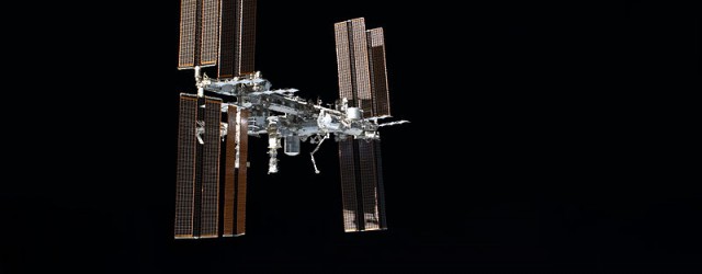 800px-STS-135_final_flyaround_of_ISS_1